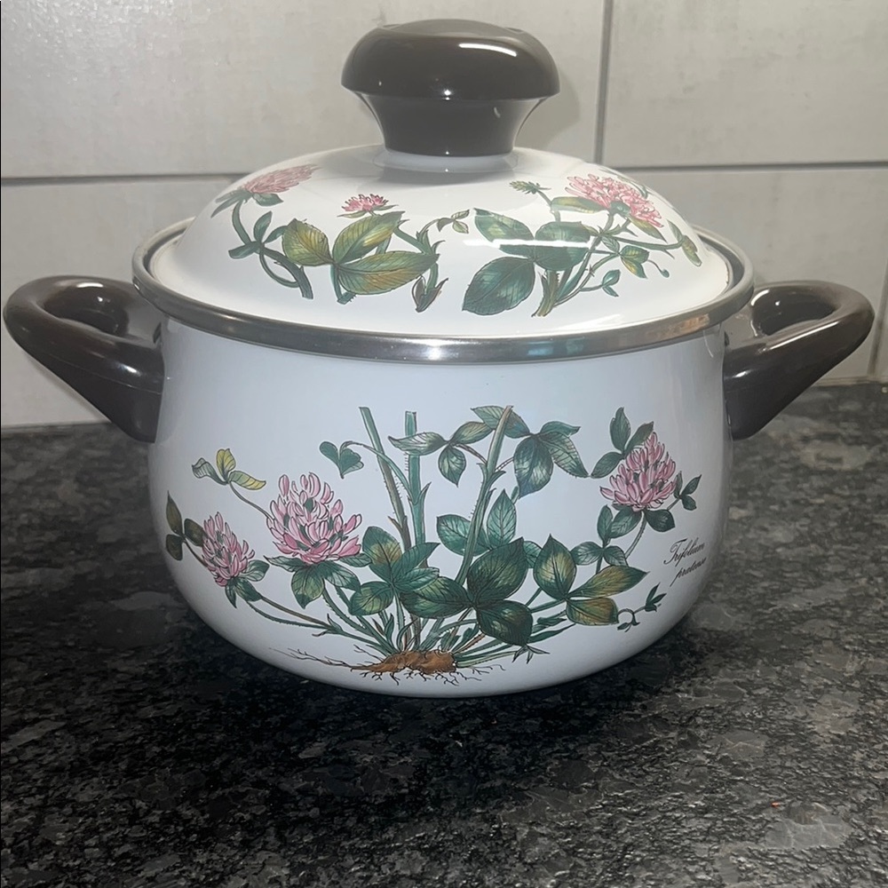 Villeroy & Boch Botanika Floral Enamel Cooking Pot with Lid. Made in Germany